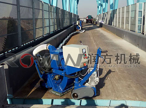 路麵拋丸機（jī）270在滬通長江大橋施工（gōng）