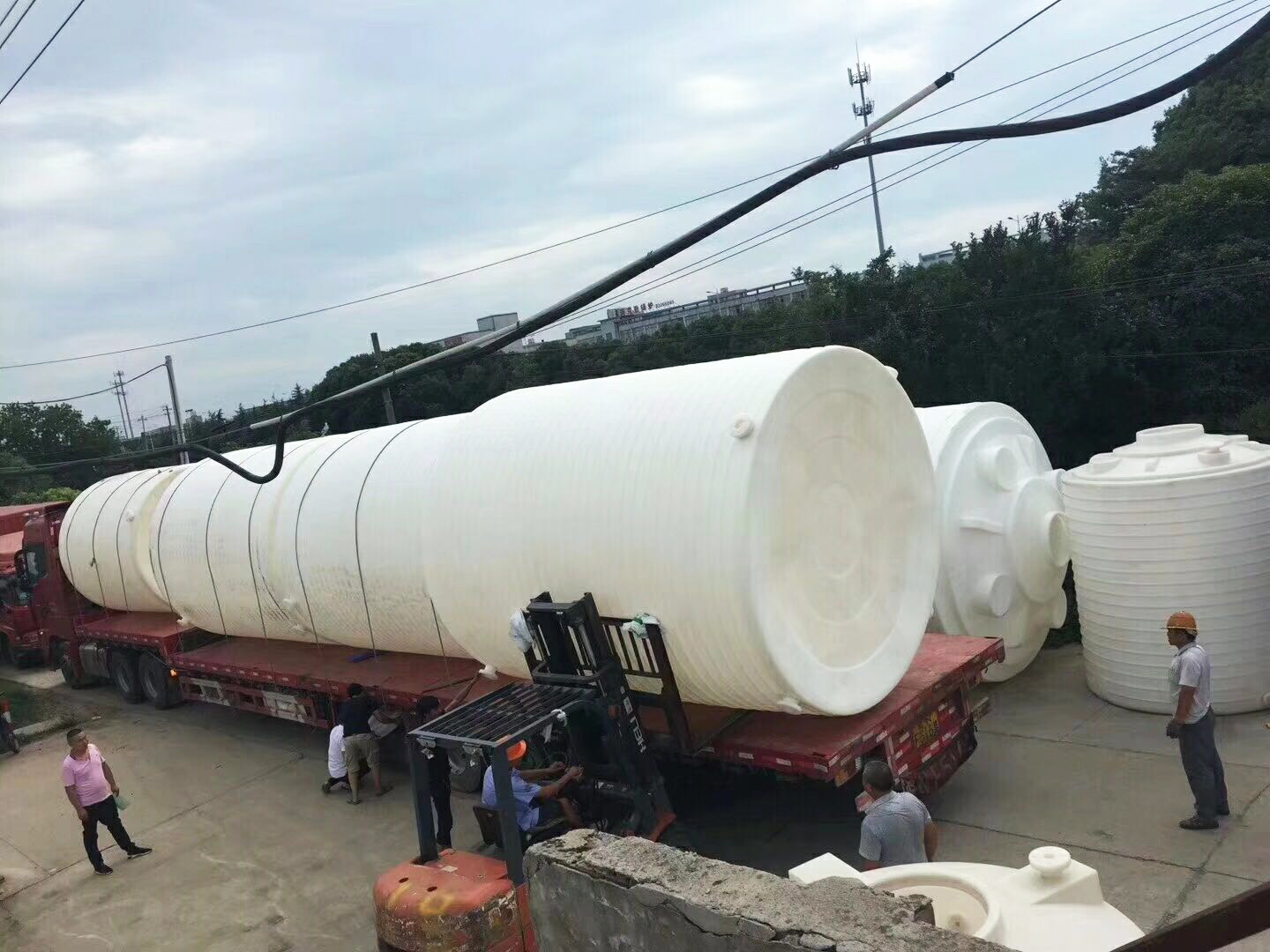 塑料托盤、垃圾桶（tǒng）等塑（sù）料品有貨，再熱林輝都按時發貨！