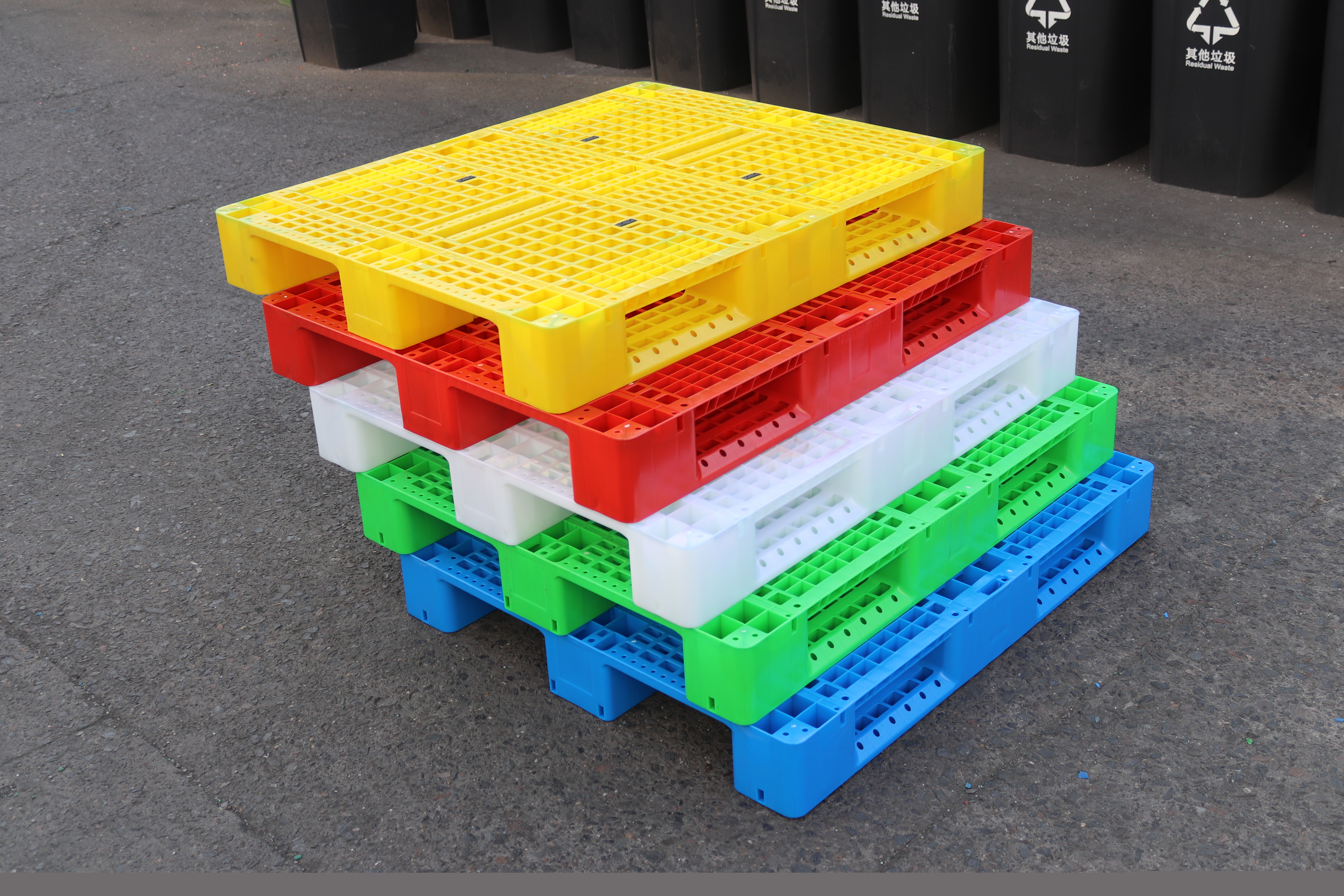 如何挑選PE或PP材質的塑料托盤？