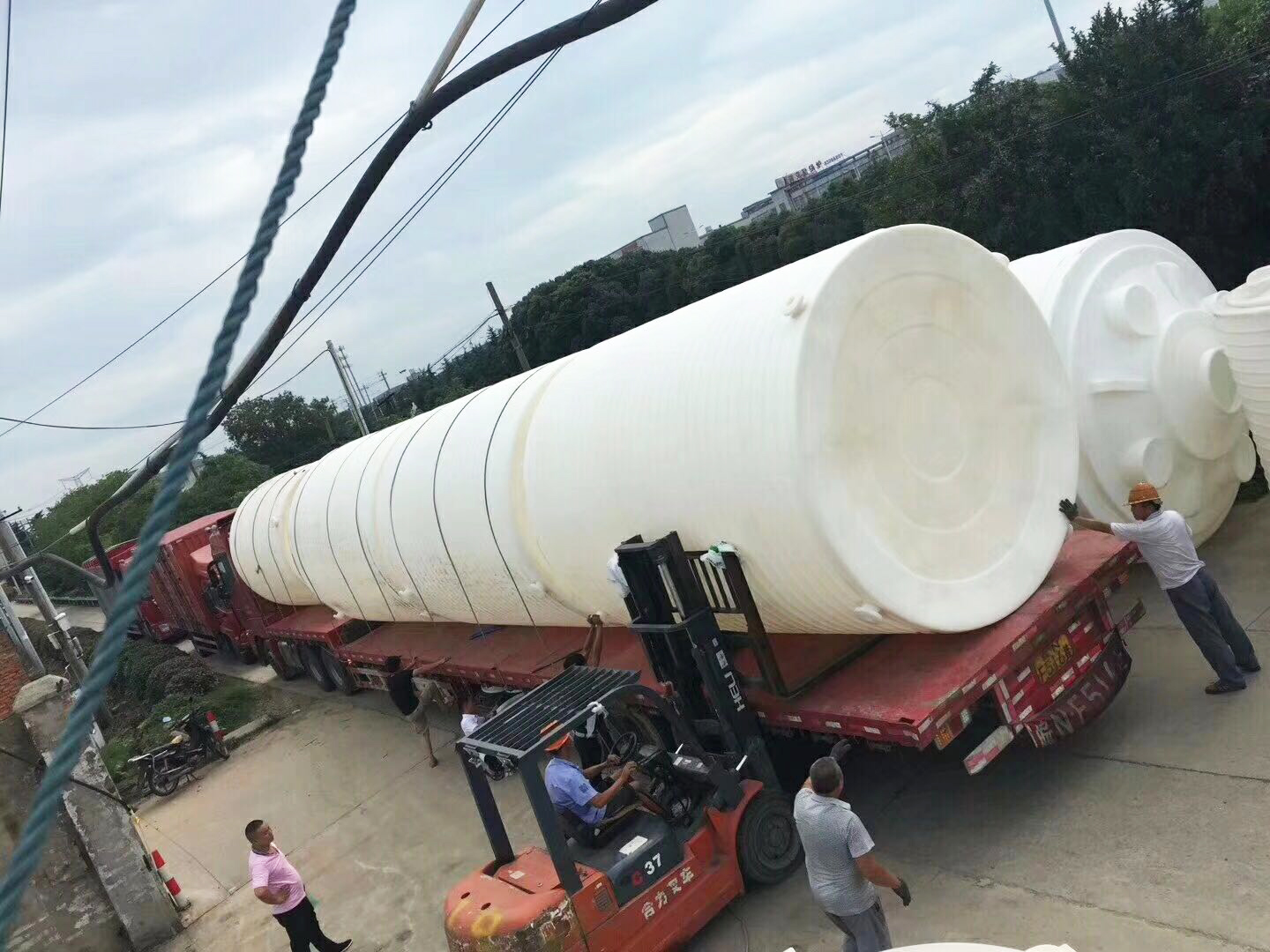 塑料托盤、垃圾桶等塑料品有貨，再熱（rè）林輝都按時發貨！